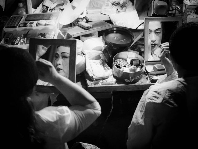 Mar 23 opera-singers-china_89332_990x742