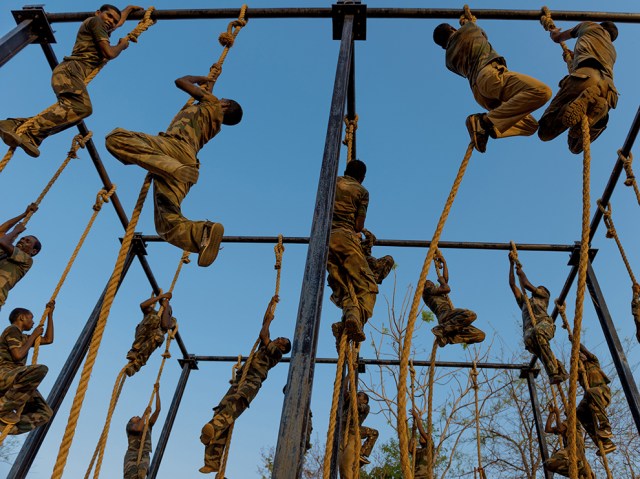 Mar 26 policemen-training-india-addario_89339_990x742