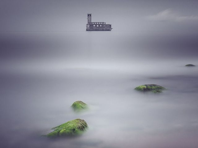 May 6 building-water-moss_89916_990x742